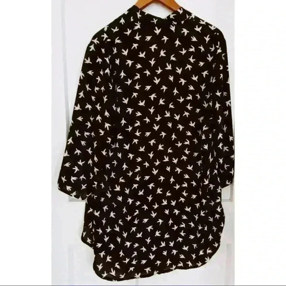 Canadian  Fashion Designed Shirt Size Med. - Picture 5 of 5